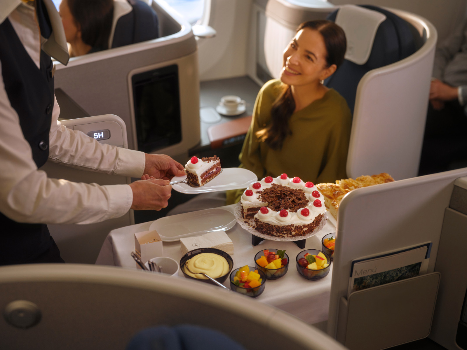 Lufthansa launches new Premium Onboard Experience in all classes on all long-haul flights